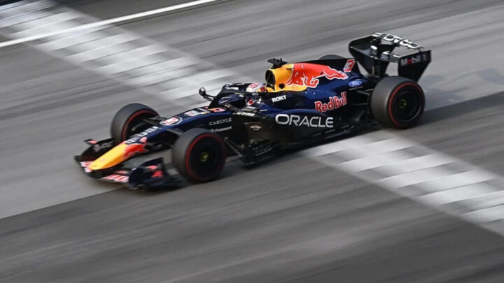 Max Verstappen celebra su victoria en el GP de Baréin disputado en Sepang