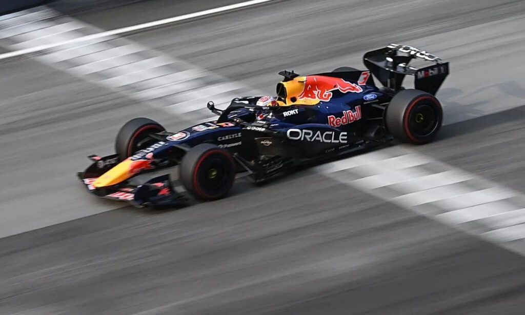 Max Verstappen celebra su victoria en el GP de Baréin disputado en Sepang