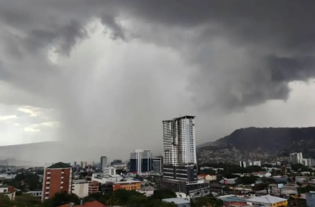 Mapa meteorológico de Honduras durante la transición hacia la temporada seca