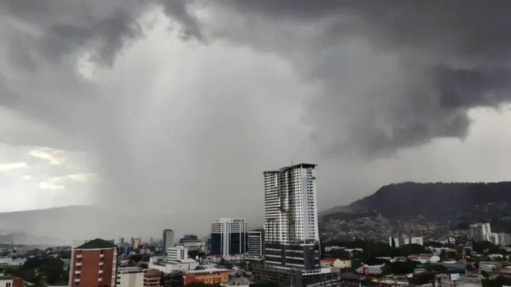Mapa meteorológico de Honduras durante la transición hacia la temporada seca