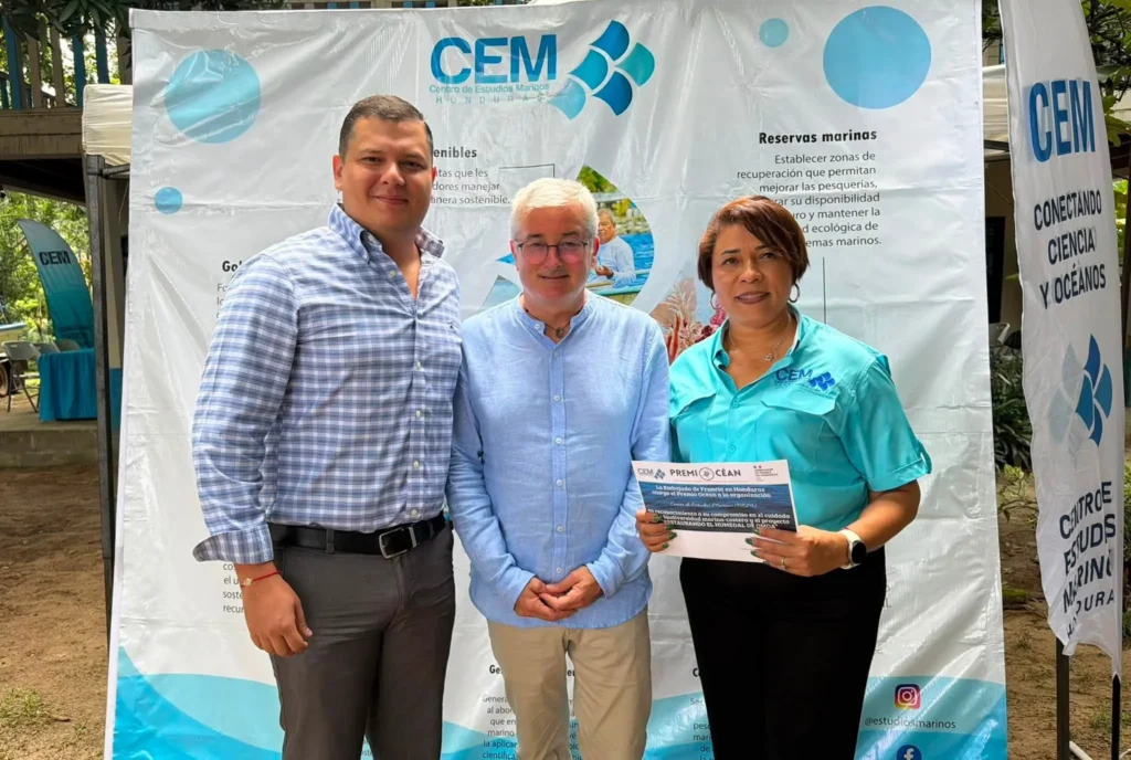 Centro de Estudios Marinos restaura manglares en la Laguna del Centeno, Omoa, Cortés